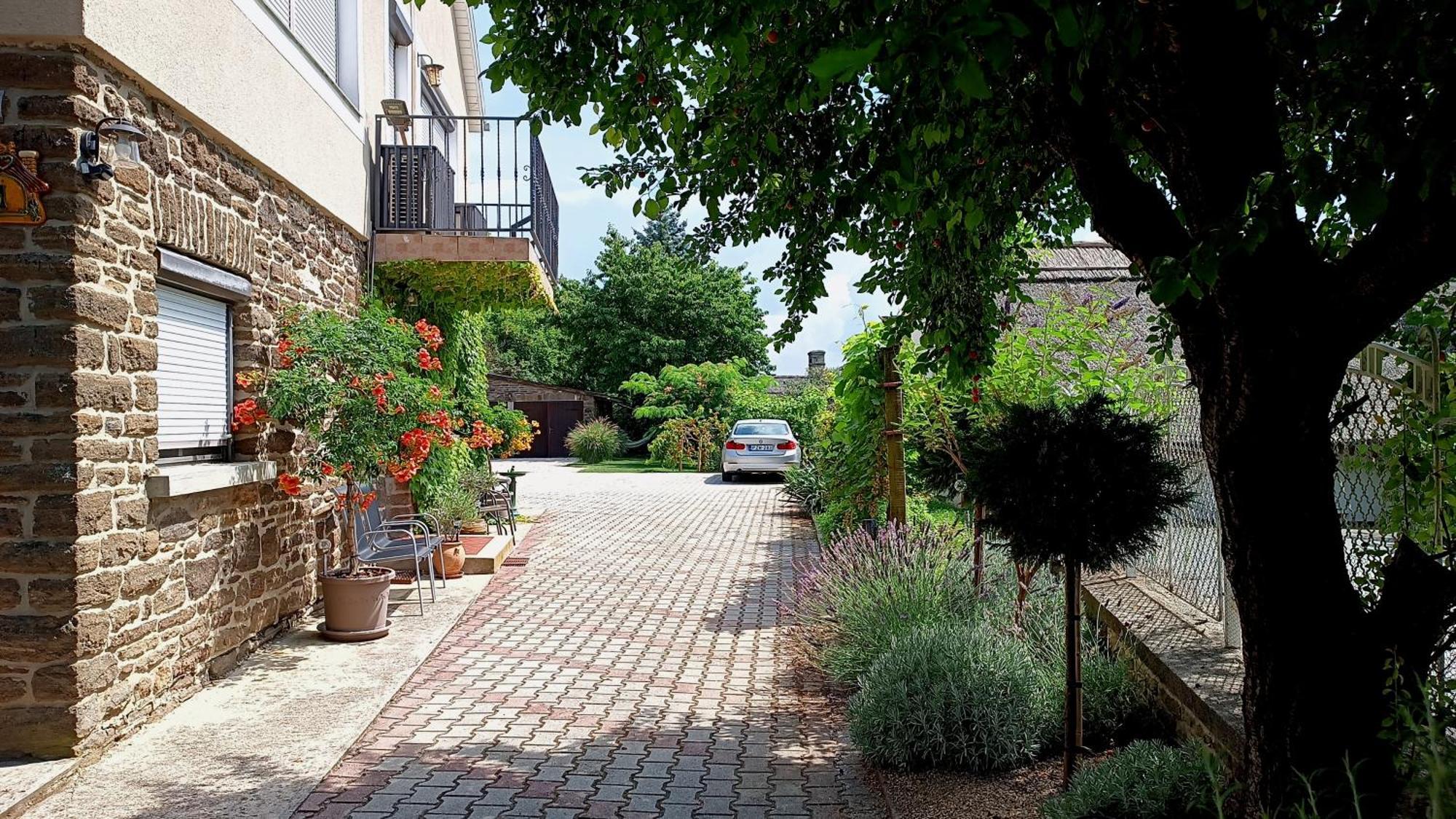 T.H.Ny Village Inn Cottage Tihany Exterior photo